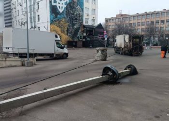 Можливі затримки із вивезенням сміття: сміттєвоз у Черкасах потрапив у ДТП — Новости Черкасс