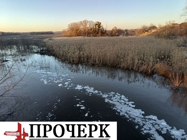 Весняне водопілля в Смілі. Тясмин розлився, і Нижній парк тепер має власні тимчасові "канали"