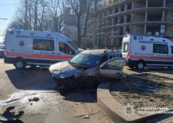 У Черкасах зіштовхнулись Ford Mustang і Renault Logan, загинув 49-річний чоловік — Новости Черкасс