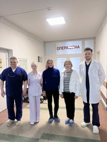 У Львові 29-річній жінці через генетичне захворювання видалили товсту кишку – 01