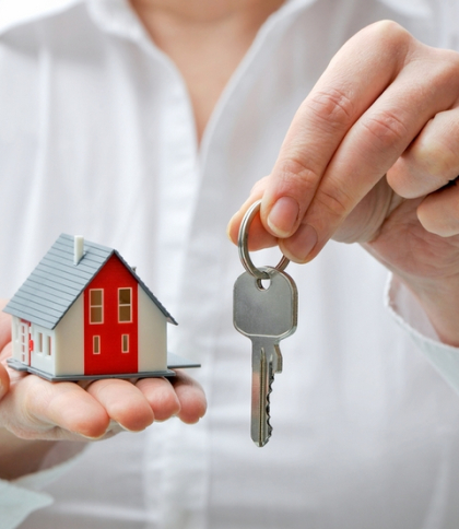 У селі біля Львова чоловік за підробленим паспортом продав чужий будинок