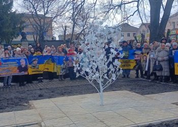 У Тальному з’явилась інсталяція «Дерево надії» — Новости Черкасс