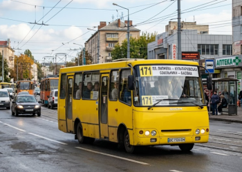171 маршрутка у Львові їде по вулиці