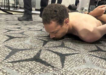 Підозрюваний у стрілянині в готелі Washington Hilton стверджує, що хотів застрелити високопосадовців США — CBS News | Світ