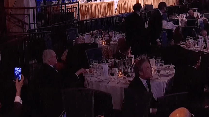 Майкл Гланц продовжує їсти салат на заході в готелі Washington Hilton, попри стрілянину