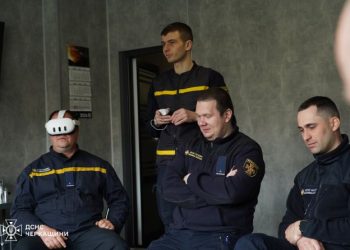 Черкаські рятувальники опановували антистрес — з VR-окулярами, дошкою Садху та ізраїльським протоколом — Новости Черкасс