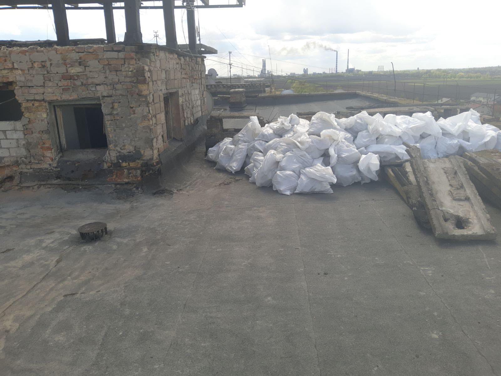 мішки на даху