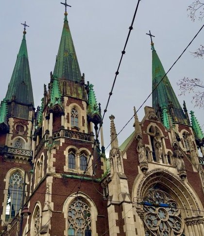 У львівському храмі проведуть екскурсію за донат для відновлення вітражів