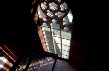 У львівському храмі проведуть екскурсію за донат для відновлення вітражів – 02