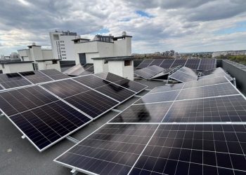 Львів: ОСББ Янева 25 забезпечило автономність будинку завдяки сонячним панелям –