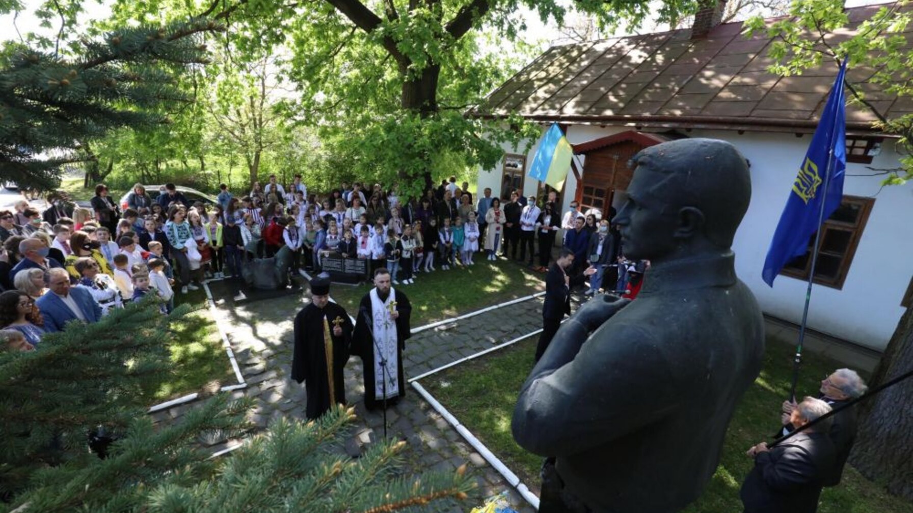 Львів передає бруківку для облаштування музею Коновальця в Зашкові