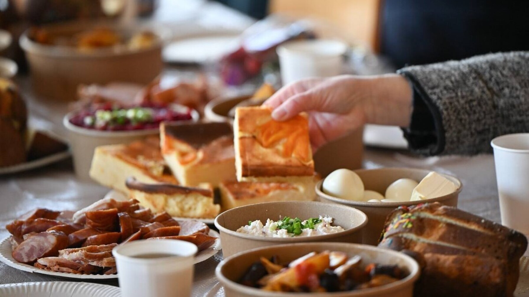 Львів приготував Великодній сніданок для людей у потребі