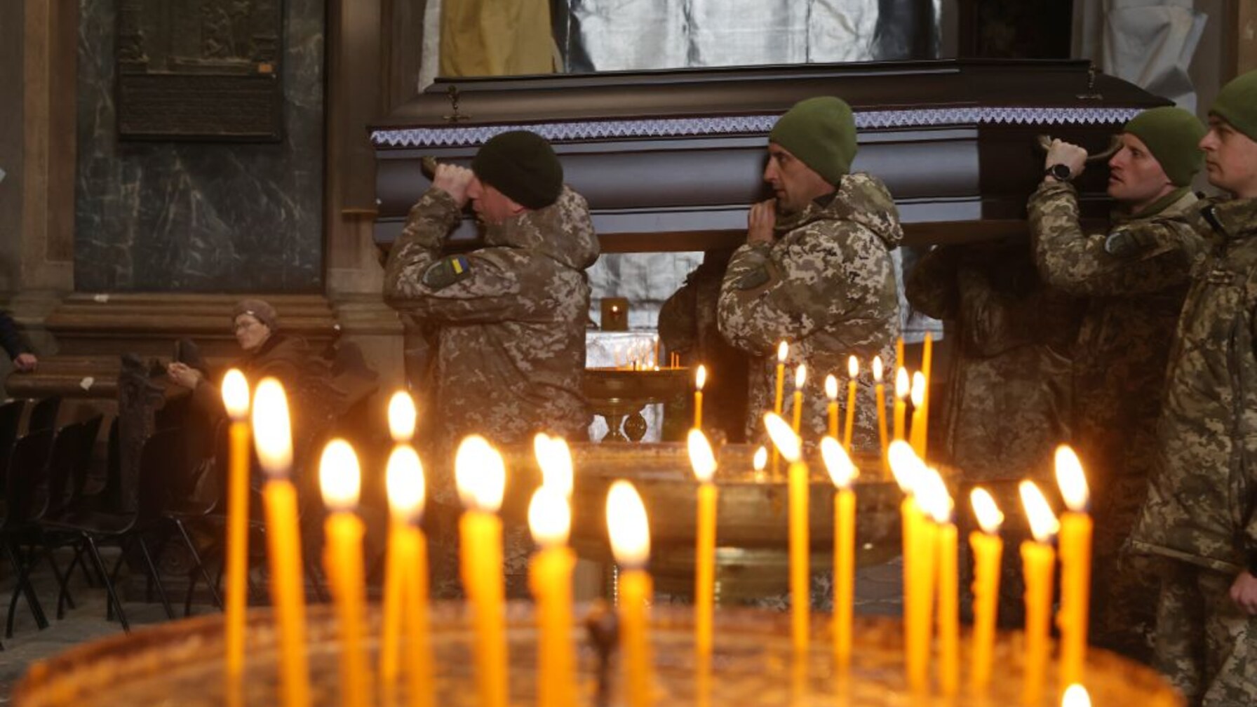 Львів прощається з героєм: похорон захисника Юрія Садового