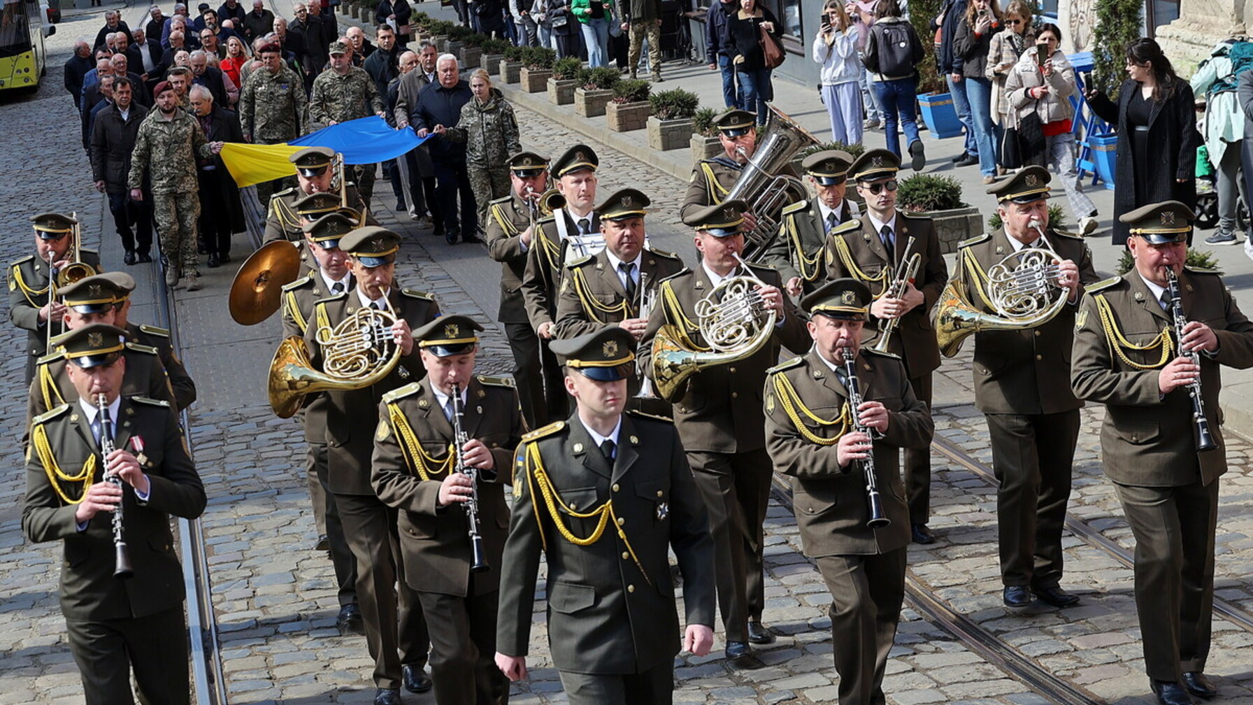 Львів урочисто підняв прапор України до 36-ї річниці його відновлення