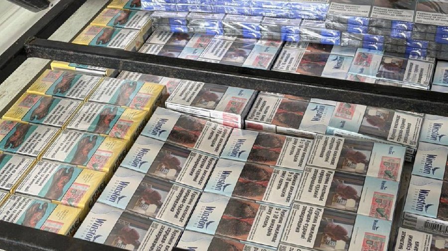Митники виявили 75 блоків сигарет у кондиціонері мікроавтобуса на українсько-польському кордоні