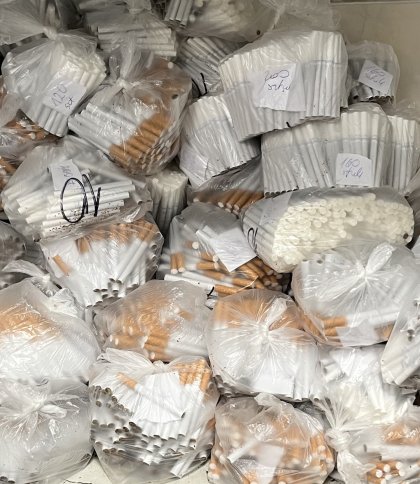 На кордоні з Львівщиною зупинили контрабанду понад 10 тисяч сигарет у валізах