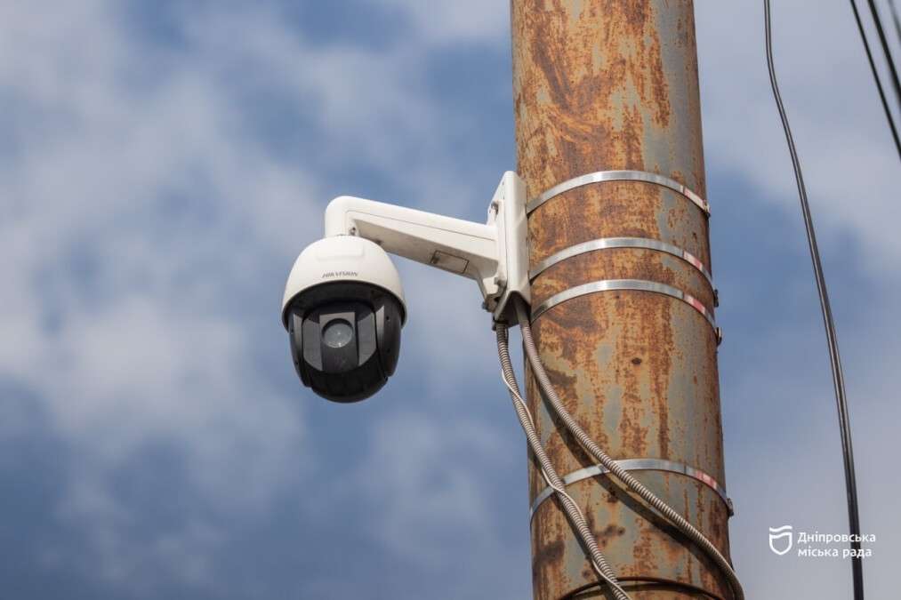 У Дніпрі розширюють мережу відеонагляду та встановлюють нові засоби безпеки на дорогах