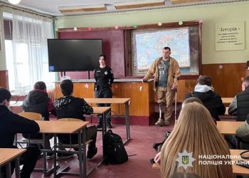 Ветеран війни поспілкувався зі школярами Гельмязівського ліцею — Новости Черкасс