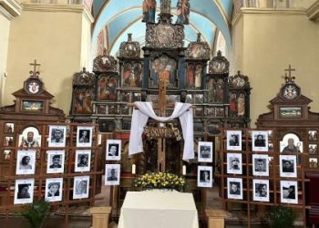 Замість квітів: поруч з Плащаницею у львівському храмі встановили портрети загиблих військових — Львівщіна