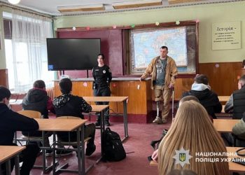 Живі історії війни: поліцейські організували зустріч школярів із ветераном — Новости Черкасс