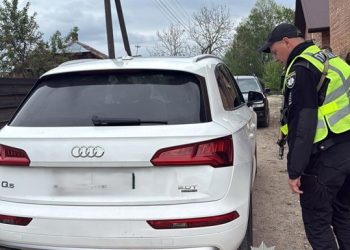 На Львівщині чоловік відкрив вогонь із рушниці по авто опонента