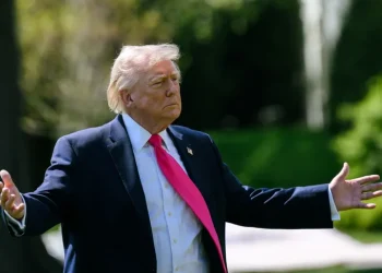 Трамп пожартував, що ВМС США «захоплять Кубу дорогою додому» | Світ