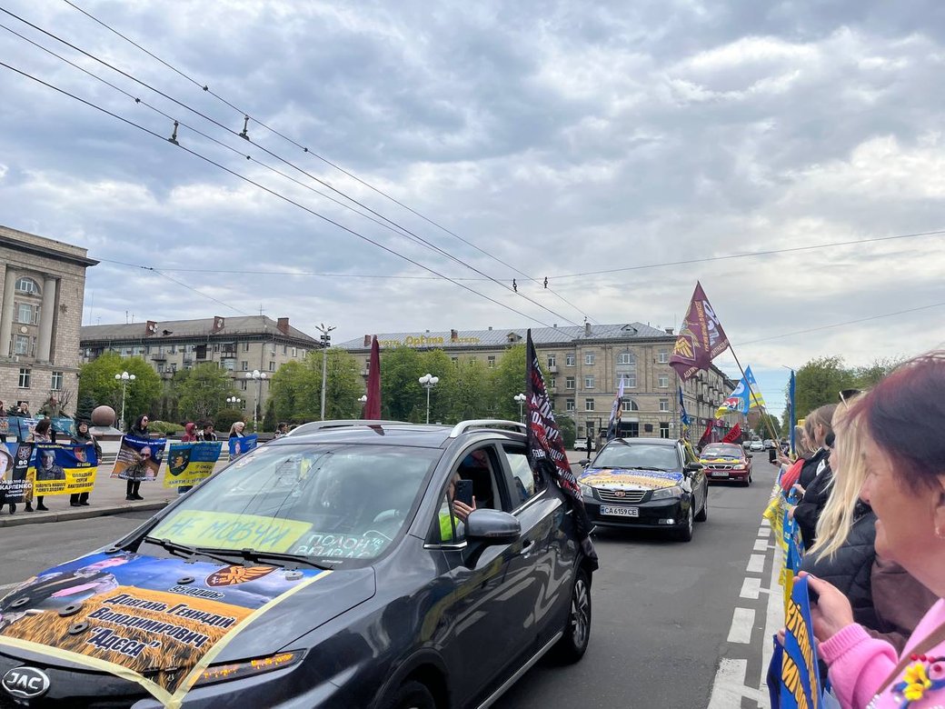 автомобіль з прапором 