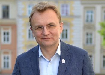 У Львові чоловік облив мера невідомою рідиною