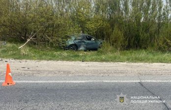 Біля Львова після зіткнення Hyundai та BMW авто злетіло з дороги – 03