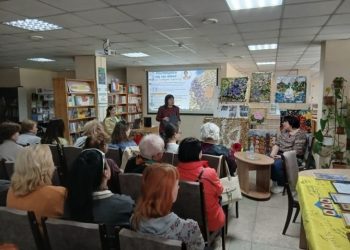 «Черкаські павучки» та «Плєткарки» зустрілися в бібліотеці  — Новости Черкасс