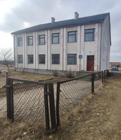 Двоповерховий будинок зі складами у Мостиськах продали в 1000 разів дорожче стартової ціни