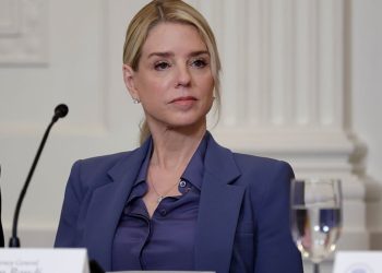 Колишню генпрокурорку США, яку звільнив Трамп, допитали у справі Епштейна. Вона каже, що показала «безпрецедентну відданість» | Світ