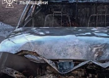На Яворівщині у палаючому автомобілі виявили тіло людини — Львівщіна