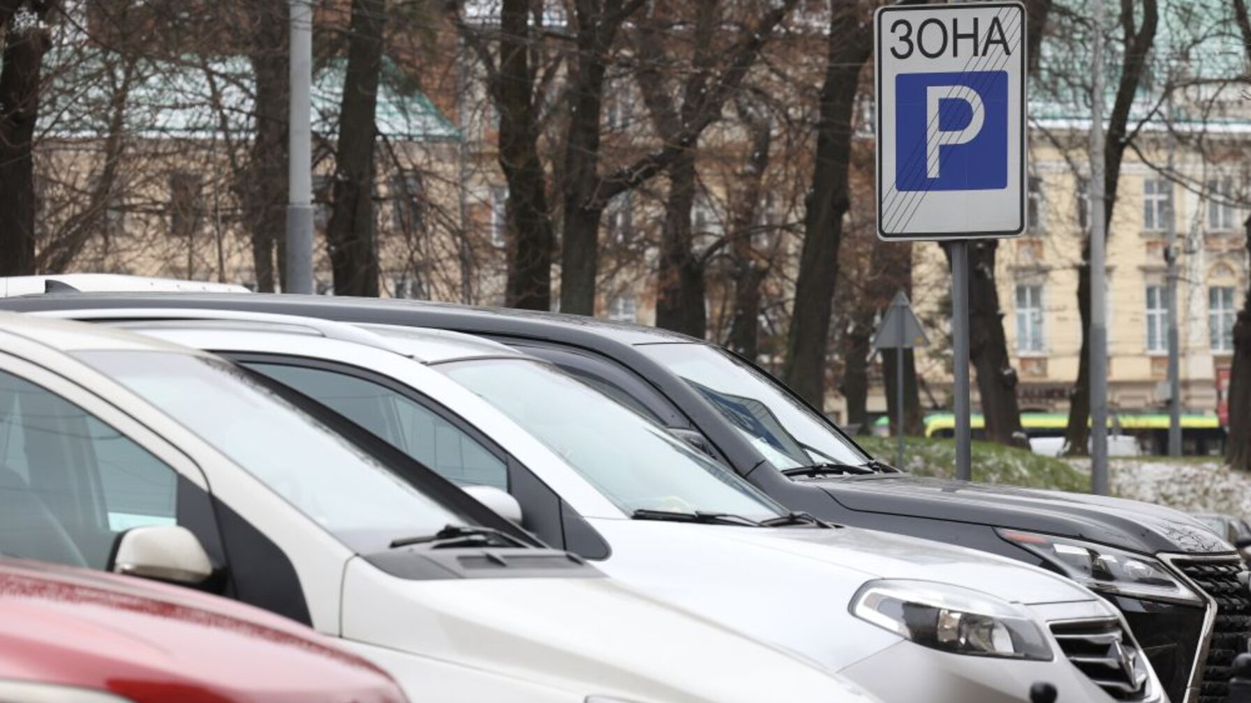 Новий майданчик для паркування на вул. Драгоманова: зміни в організації руху