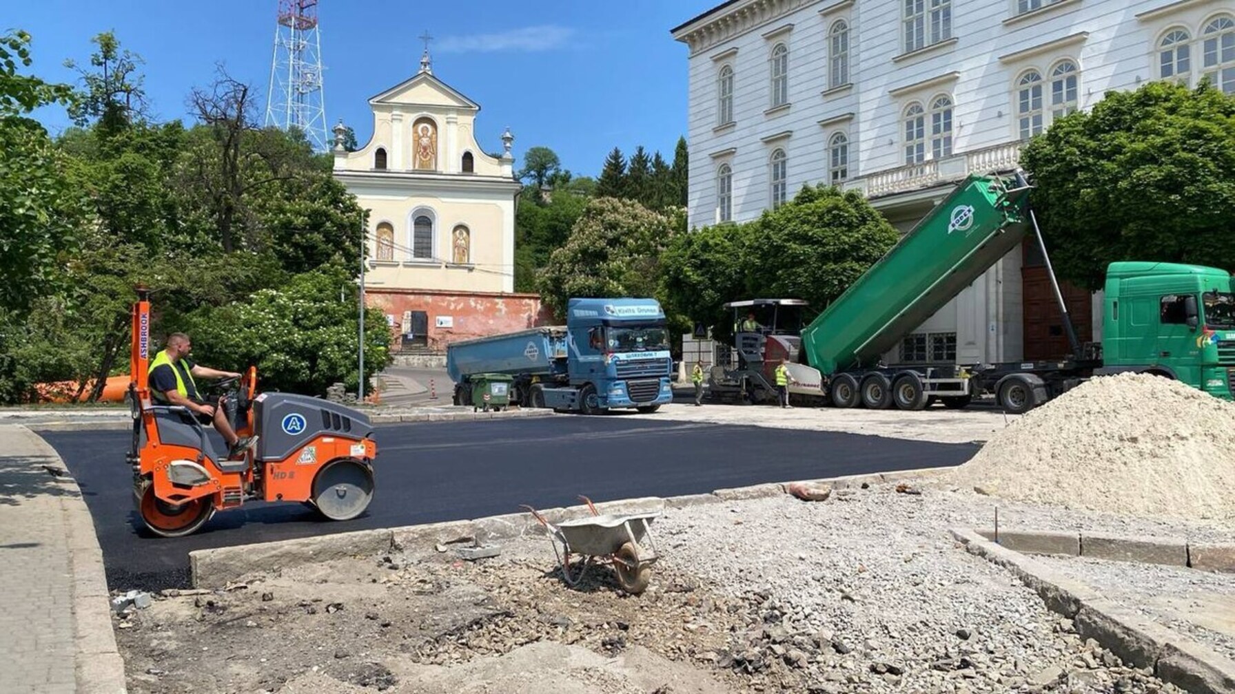 Ремонт вул. Винниченка: новий асфальт та тротуари до 8 червня