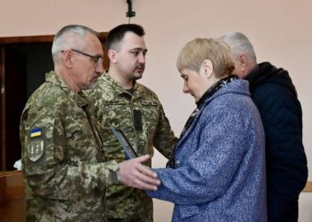 Сім’ї загиблого Героя з Чигиринщини вручили відзнаку — Новости Черкасс