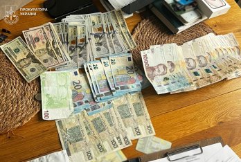 Кошти, які знайшли під час обшуків