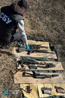 Ув’язнений організував продаж бойової зброї і вибухівки з колонії на Львівщині – 03