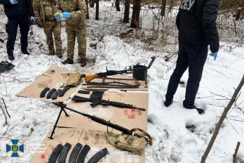 Ув’язнений організував продаж бойової зброї і вибухівки з колонії на Львівщині – 04
