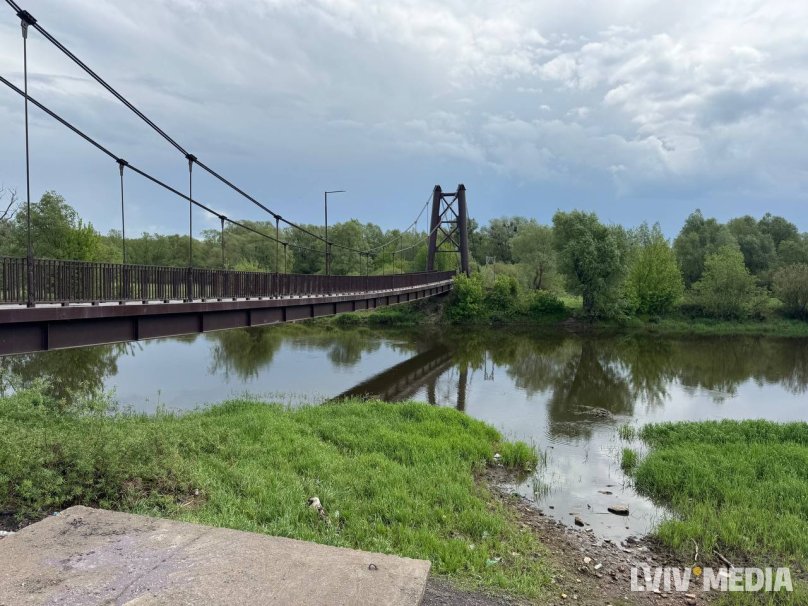 Берег річки Західний Буг. Неподалік й знайшли тіло вбитого 11-річного Владислава 
