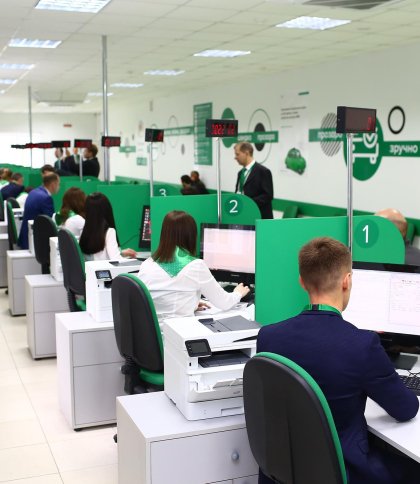 Чоловіка з Львівщини оштрафували за приховану камеру в ґудзику на іспиті з ПДР